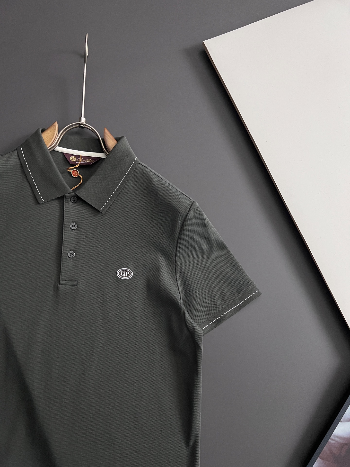 ）loro Piana* 🌟春夏新款男士短袖Polo衫，品牌最新设计元素！既不单调也不复杂,恰到好处的展