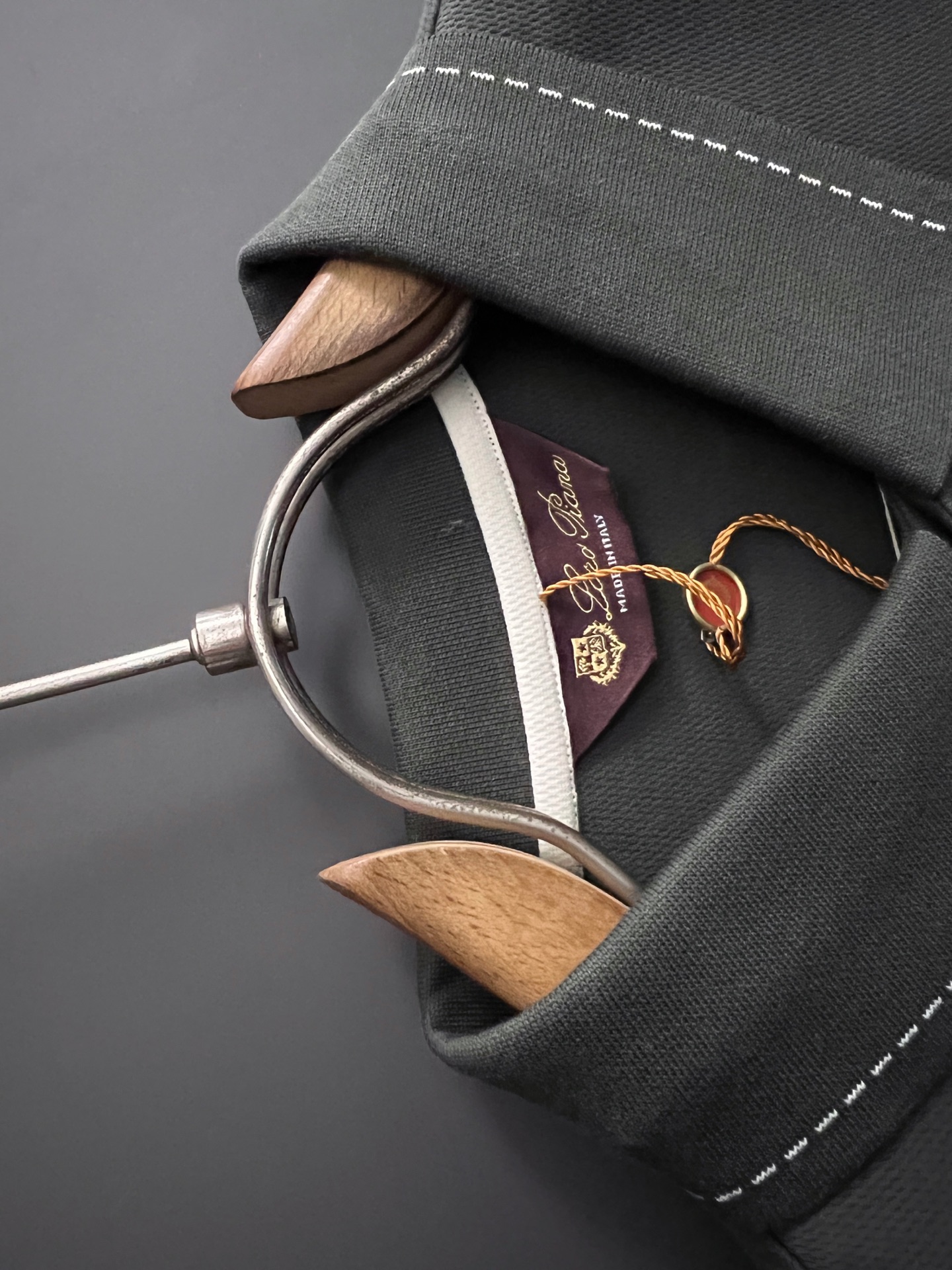 ）loro Piana* 🌟春夏新款男士短袖Polo衫，品牌最新设计元素！既不单调也不复杂,恰到好处的展