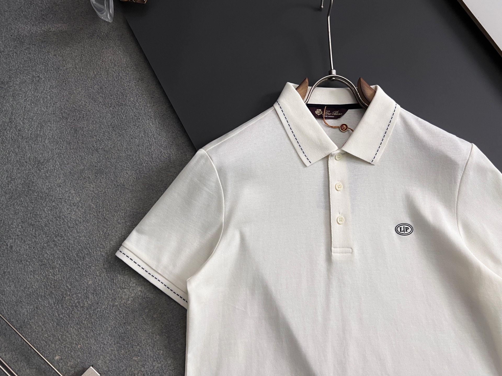 ）loro Piana* 🌟春夏新款男士短袖Polo衫，品牌最新设计元素！既不单调也不复杂,恰到好处的展