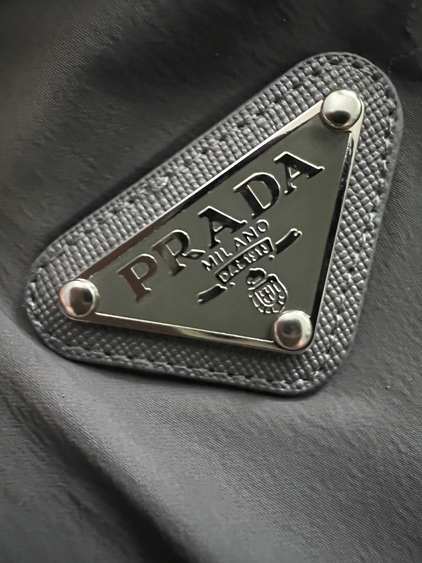 ）Prad*、最新款休闲短裤定制面料，简约休闲款式打造休闲与个性兼备的时髦单品奢华经典品牌logo设计，