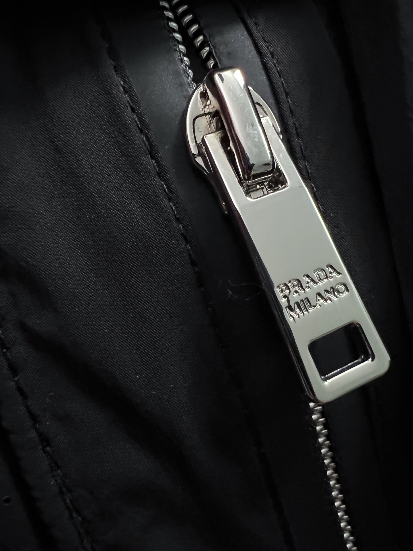 ）Prad*、最新款休闲短裤定制面料，简约休闲款式打造休闲与个性兼备的时髦单品奢华经典品牌logo设计，