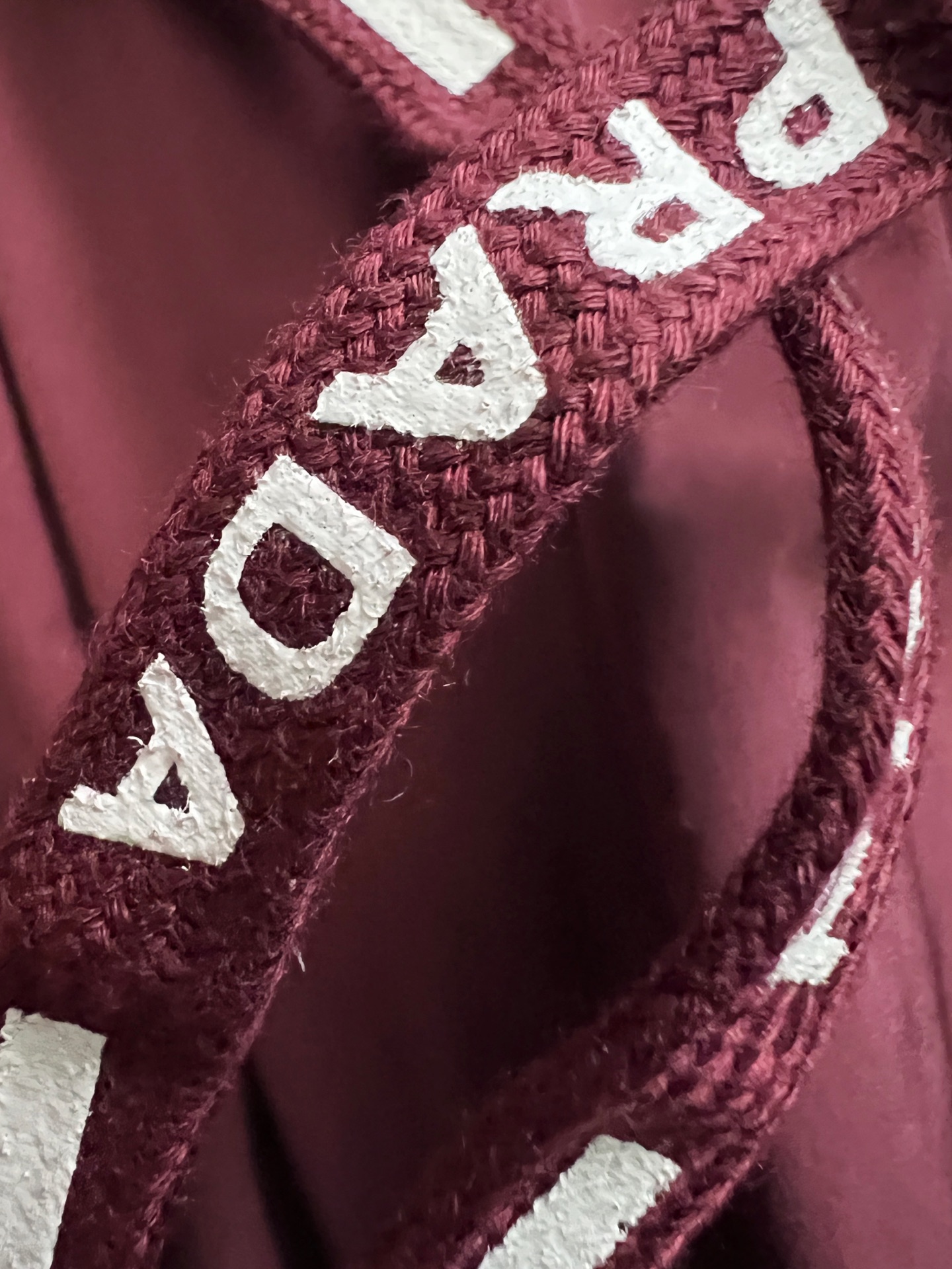 ）Prad、最新款休闲短裤定制面料，简约休闲款式打造休闲与个性兼备的时髦单品奢华经典品牌logo设计，内