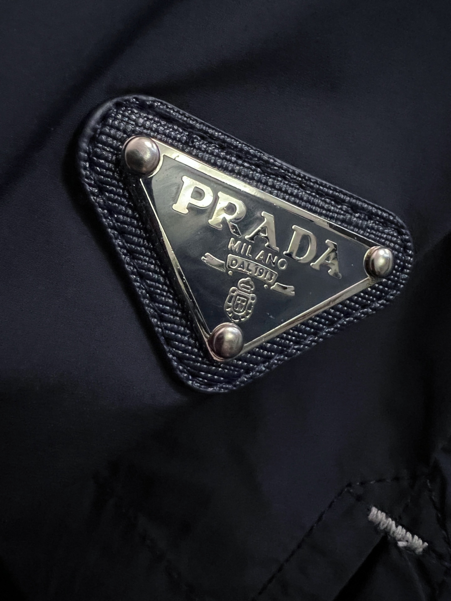 ）Prad、最新款休闲短裤定制面料，简约休闲款式打造休闲与个性兼备的时髦单品奢华经典品牌logo设计，内