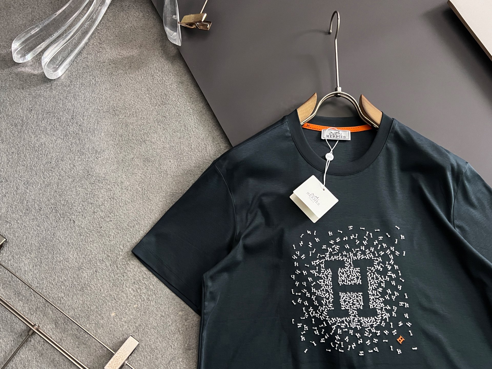 ）Herme*🌟双股丝光绝佳高品质进口牛奶丝T恤，渠道正品进口，定制丝光、特级面料，亲肤性绝佳，细节极致