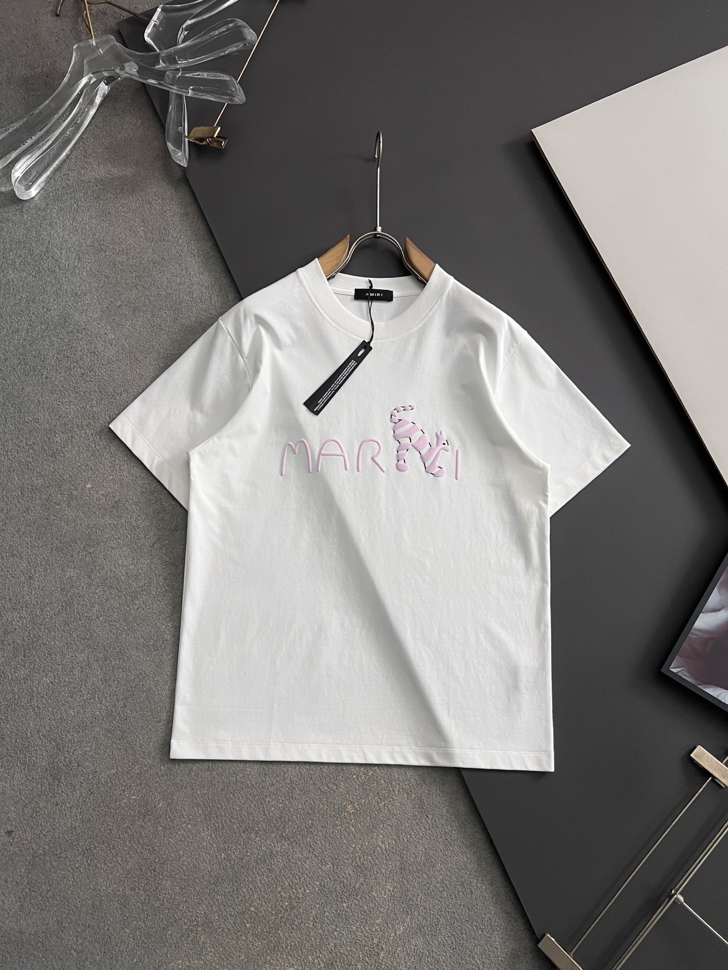 NO:875187,) Amiri*2026Ss exclusive popular 260g high-count antibacterial Solona technology cool cotton, the latest exclusive popular style*.] Simple basic wardrobe artifact, casual and versatile must-have style) First-class workmanship and routing texture, regular European style [strong] code size M-3XL),, amiri,19860909）Amiri*2026Ss独家爆款260g高支抗菌索罗娜科技冰爽棉、最新独家爆款*.】简约基础衣橱神器, 休闲百搭必备款）做工走线质感一流,常规欧货版型[强]码数Ｍ-3XL）,,amiri,,Men's clothing