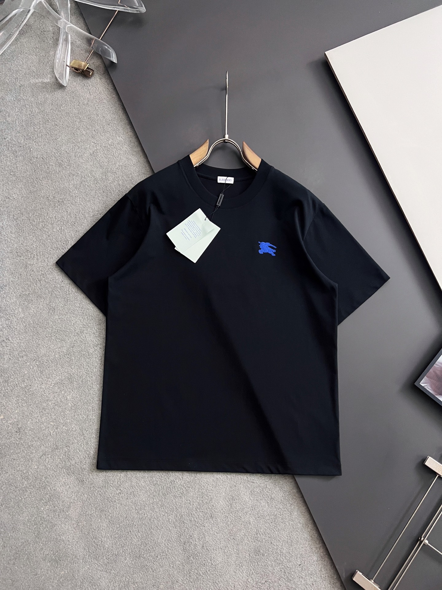NO:914515,)Bur*2026Ss exclusive hot style 260g high count antibacterial Sarona technology cool cotton, the latest exclusive hot style*.】Simple basic wardrobe artifact, casual and versatile must-have style) First-class workmanship and routing texture, regular European style [strong] code size M-3XL),, burberry,19860909）Bur*2026Ss独家爆款260g高支抗菌索罗娜科技冰爽棉、最新独家爆款*.】简约基础衣橱神器, 休闲百搭必备款）做工走线质感一流,常规欧货版型[强]码数Ｍ-3XL）,,burberry,,Men's clothing