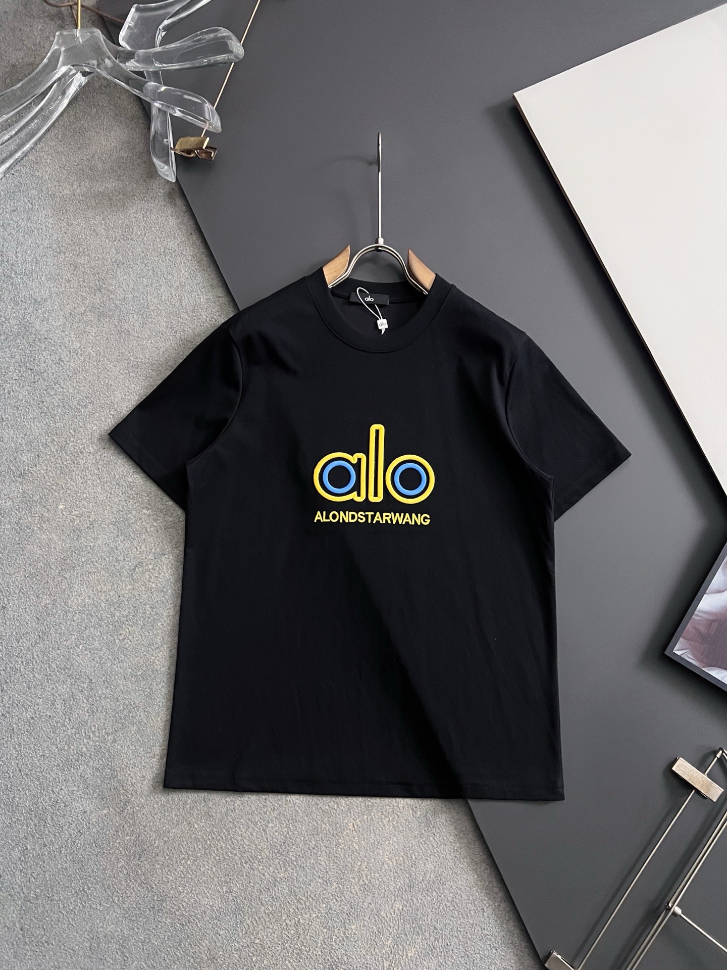 ）Alo*2026独家·新品！美国杜邦公司所罗纳面料黑科技）爆款现货春夏短袖，简约基础衣橱神器， 休闲百搭必备款）做工走