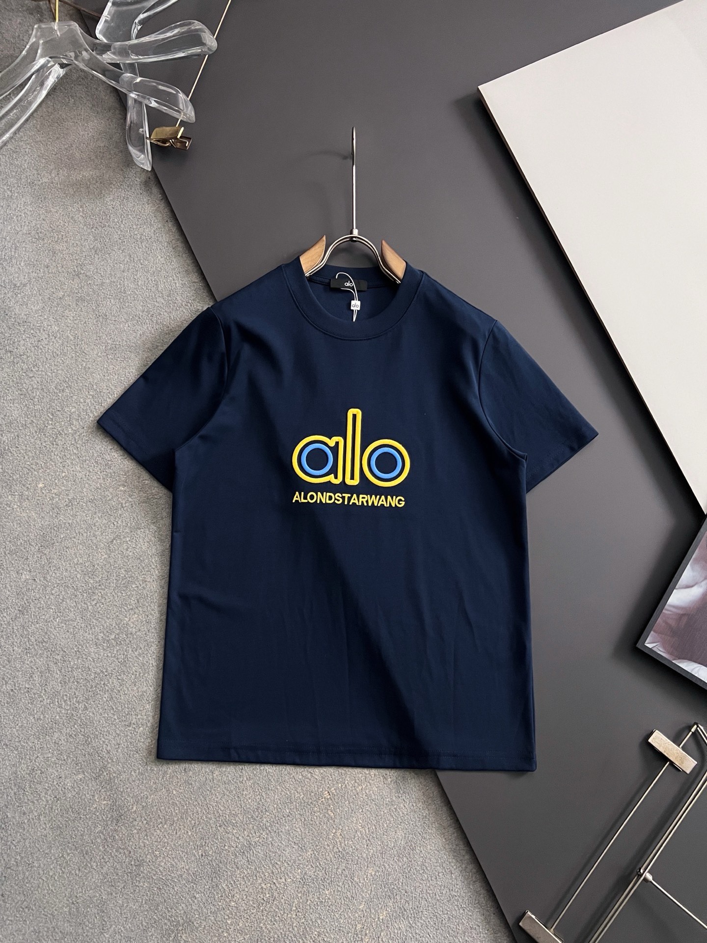 ）Alo*2026独家·新品！美国杜邦公司所罗纳面料黑科技）爆款现货春夏短袖，简约基础衣橱神器， 休闲百搭必备款）做工走