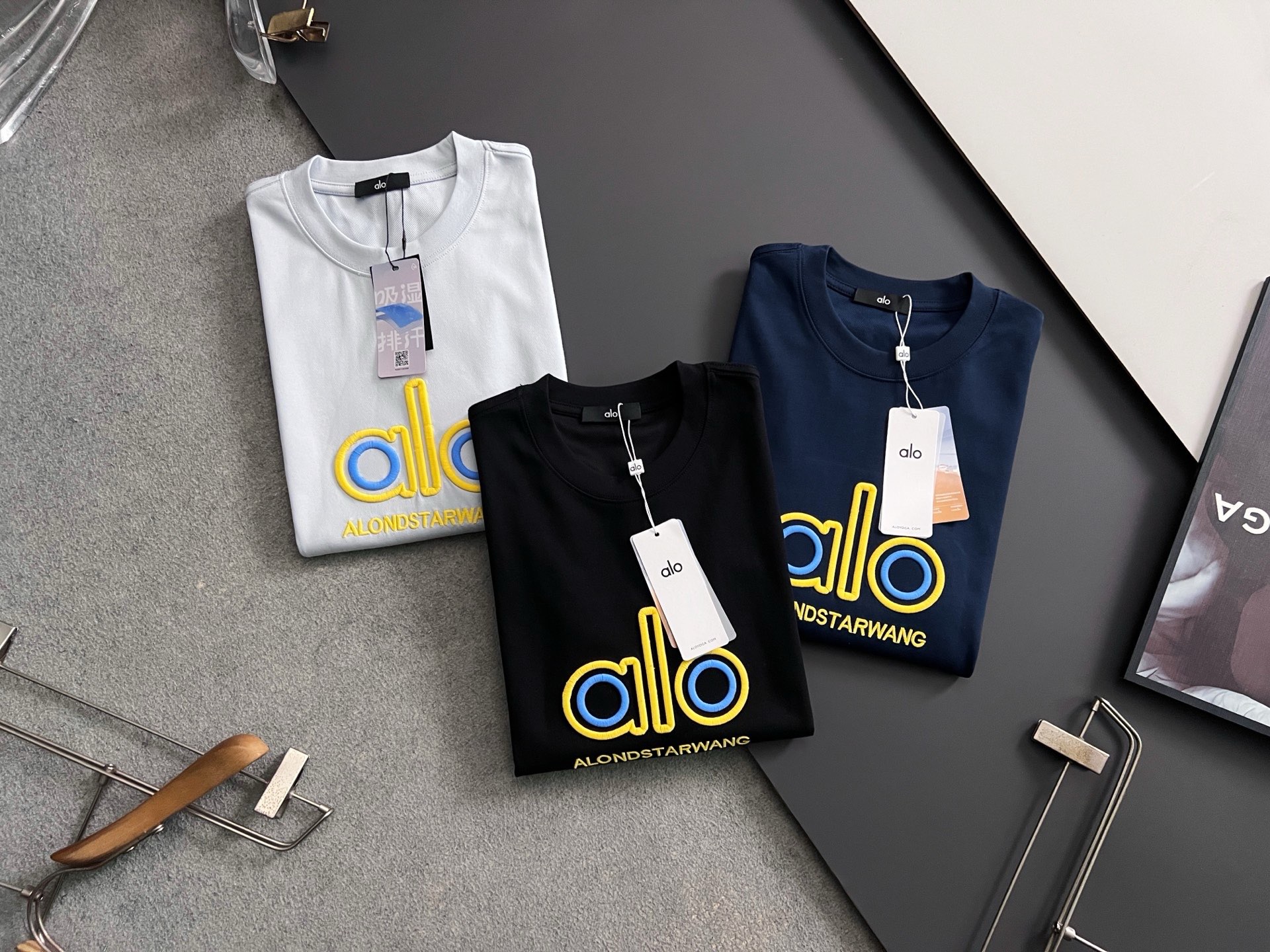 ）Alo*2026独家·新品！美国杜邦公司所罗纳面料黑科技）爆款现货春夏短袖，简约基础衣橱神器， 休闲百搭必备款）做工走