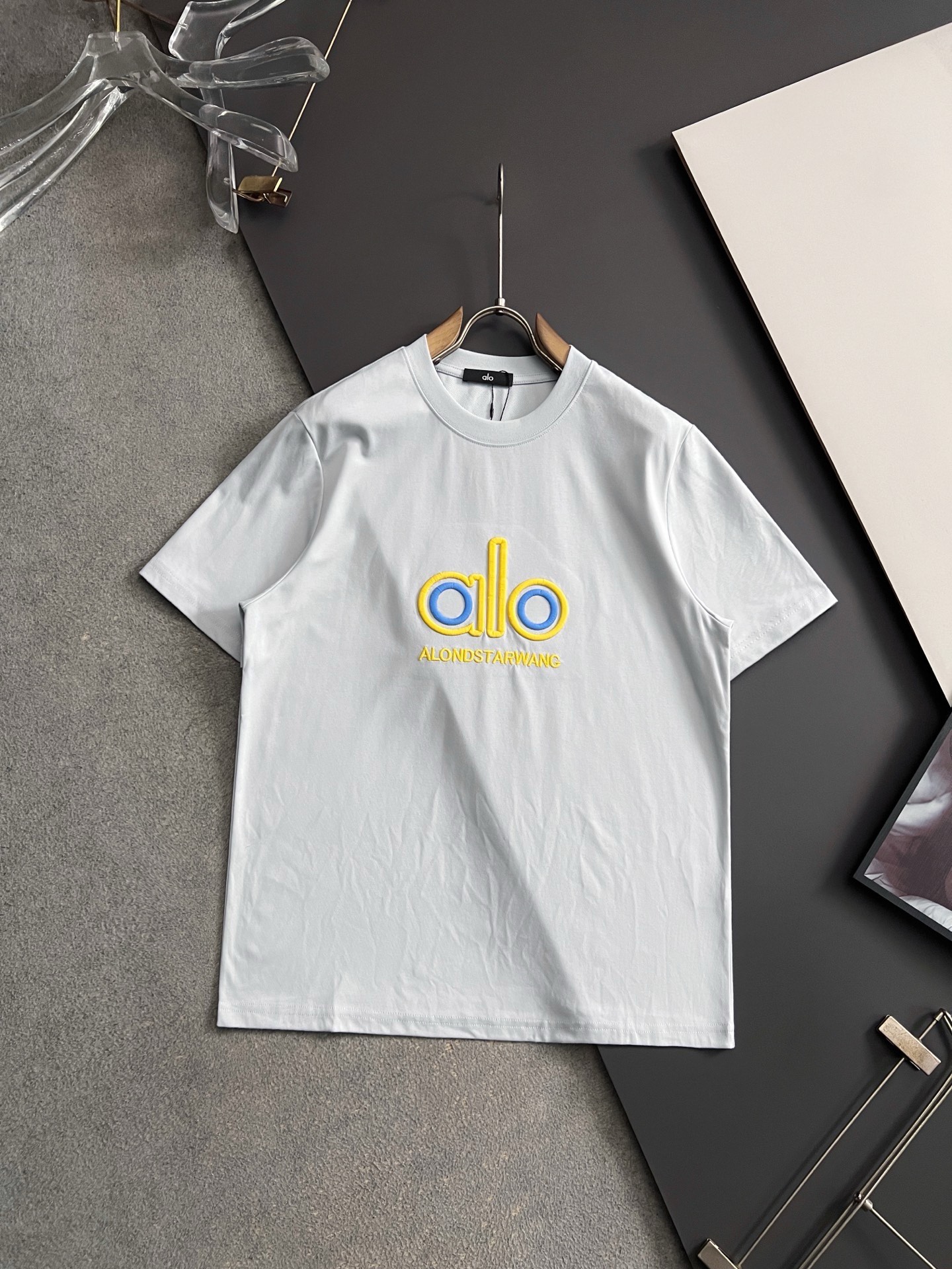 ）Alo*2026独家·新品！美国杜邦公司所罗纳面料黑科技）爆款现货春夏短袖，简约基础衣橱神器， 休闲百搭必备款）做工走
