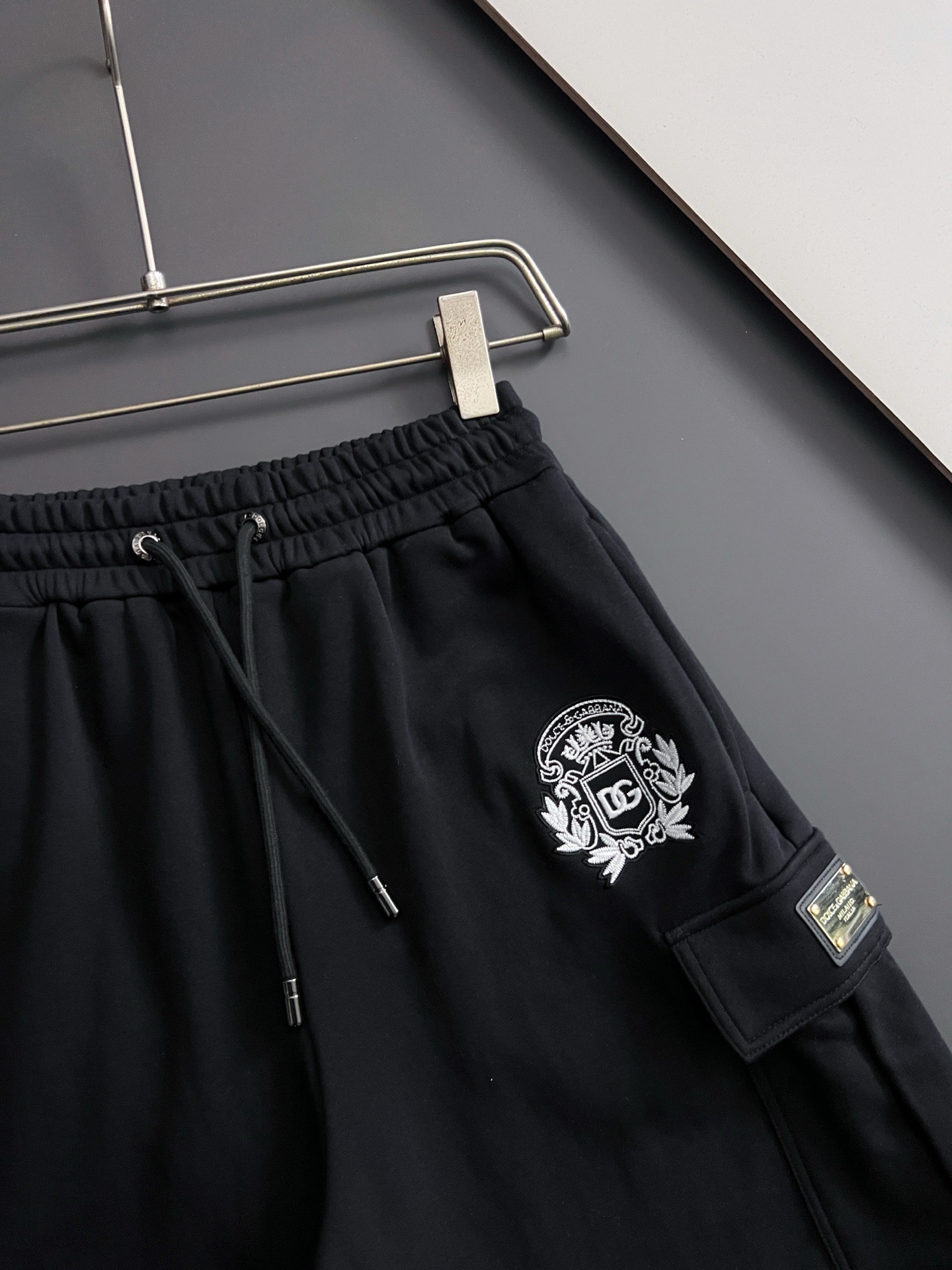 ）DG*爆款纯棉高支短裤，采用380g超厚纯棉+植绒提花面料 进口原版面料，超级质感 舒适柔软透气 休闲宽松版型 潮流男