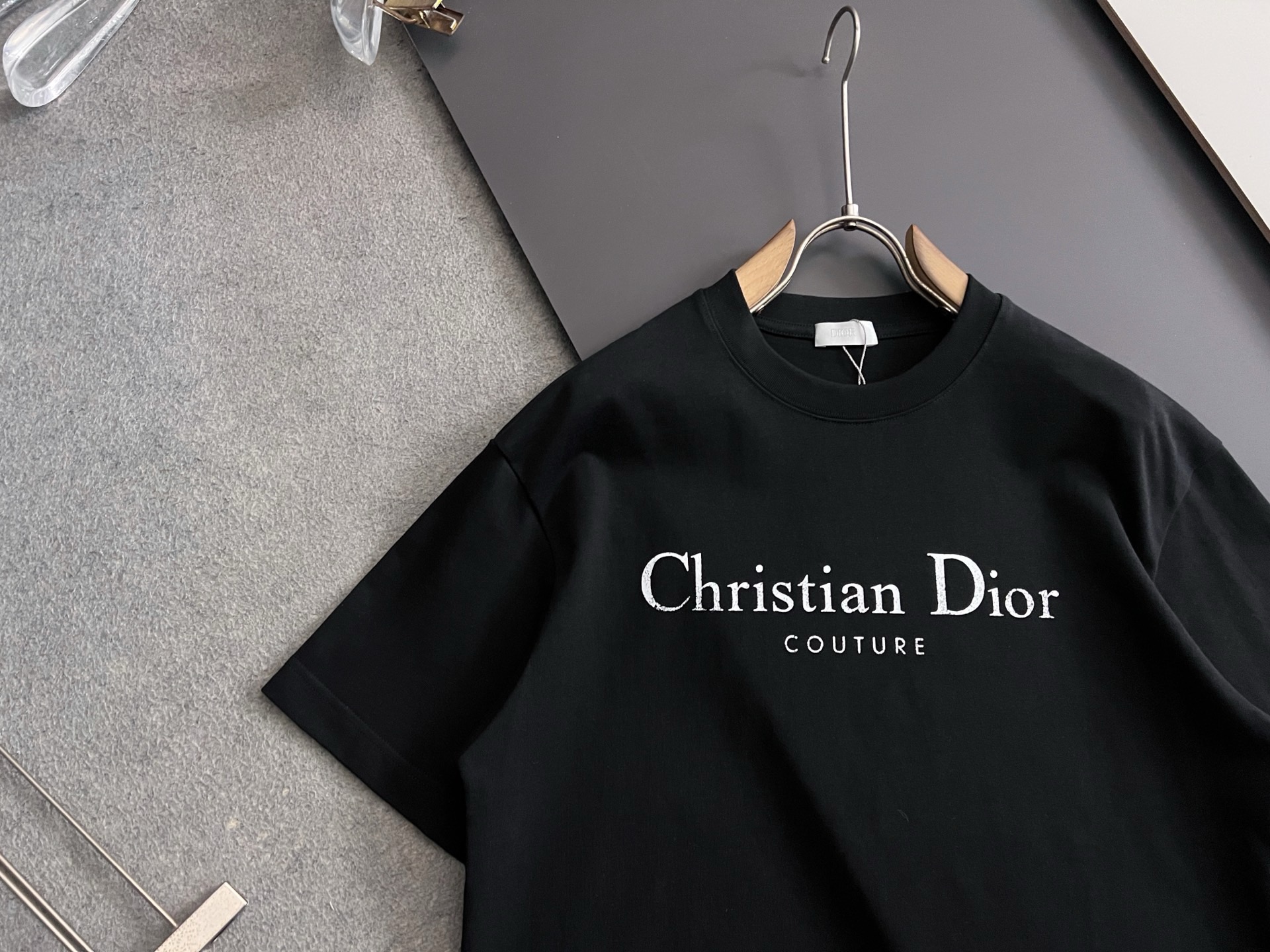 디올 2026SS 남성 반팔 143193 Dior T Shirt 상세 이미지 2