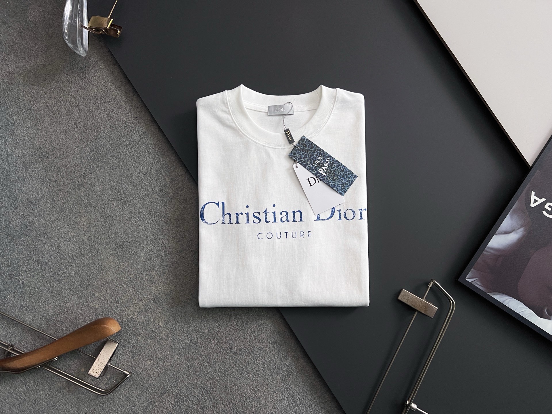 디올 2026SS 남성 반팔 143192 Dior T Shirt 상세 이미지 8