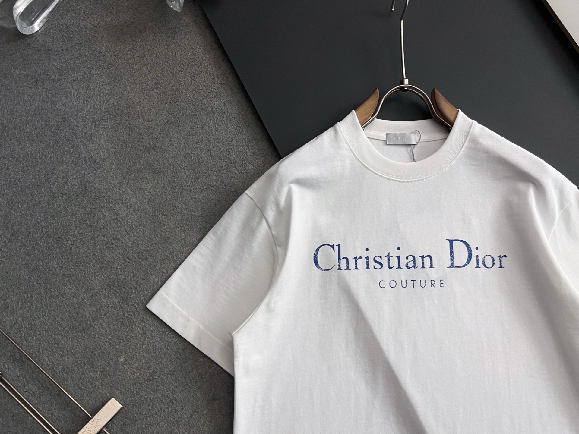 디올 2026SS 남성 반팔 143192 Dior T Shirt 상세 이미지 2