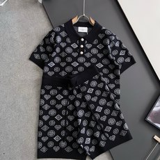 )原Casablanc*品质元单、 2026Ss春夏秀场系列针织套装🔥 本款选用仿羊绒厚织面料打造,设计装饰品牌标志性条 )原Casablanc*品质元单、 2026Ss春夏秀场系列针织套装🔥 本款选用仿羊绒厚织面料打造,设计装饰品牌标志性条
