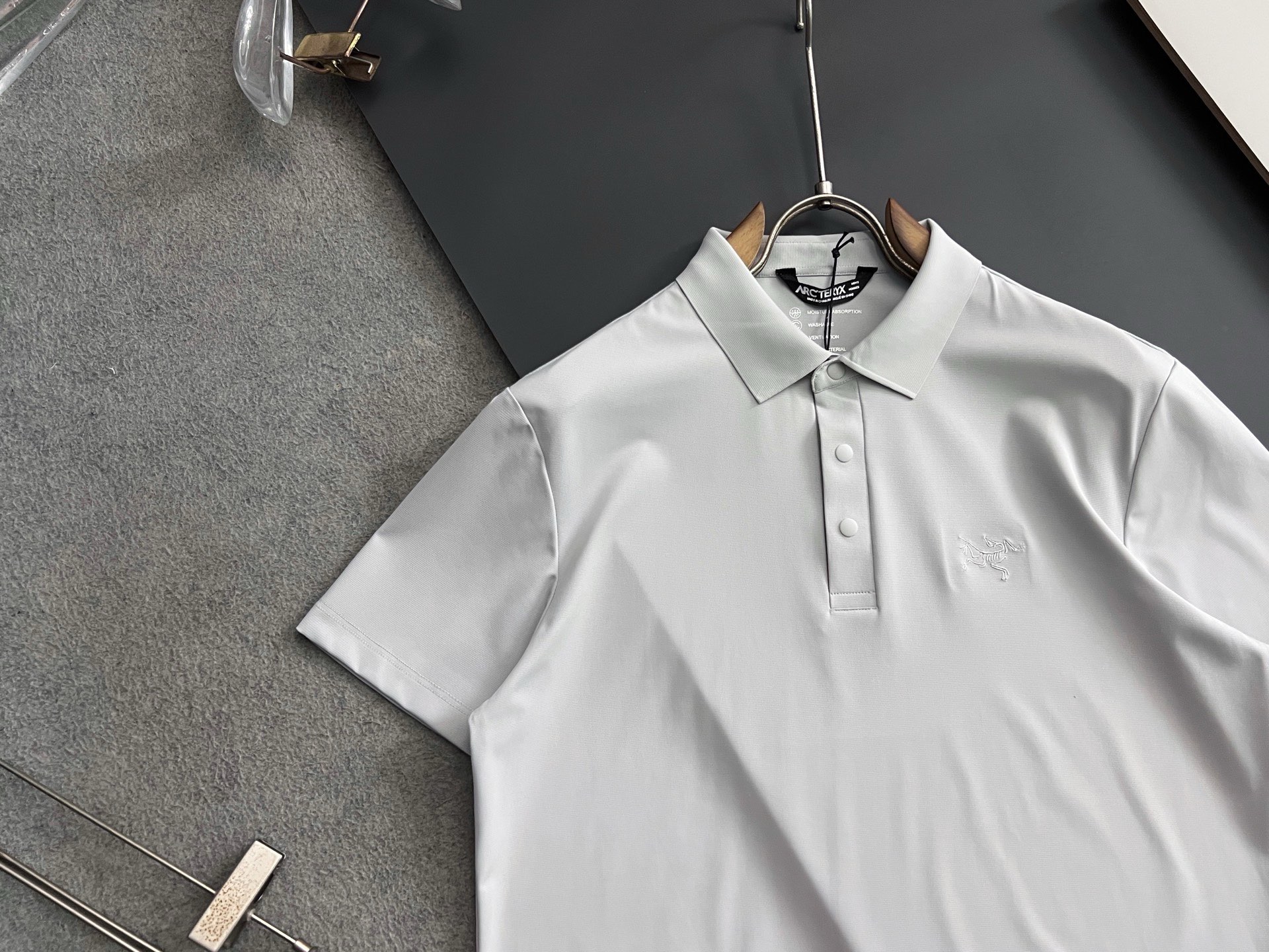 ） 始祖🐦 重磅推荐🌟春夏新品 专柜在售 时尚高端男装Polo-胸前Logo个性时尚/抗红外线镭射标语，高密度莫代尔弹力