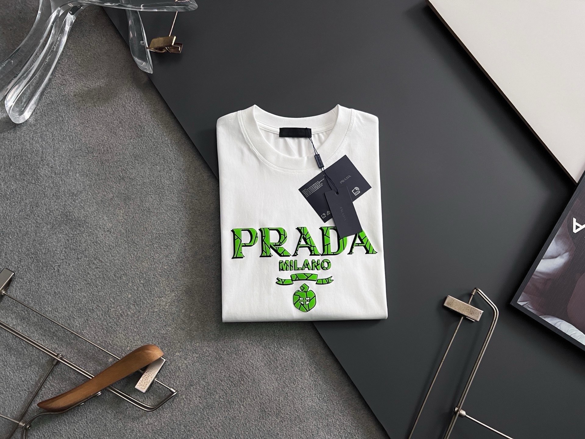 ）Prad*2026Ss🌟独家爆款260g高支抗菌索罗娜科技冰爽棉、印花植绒工艺最新独家爆款*.】简约基础衣橱神器， 休