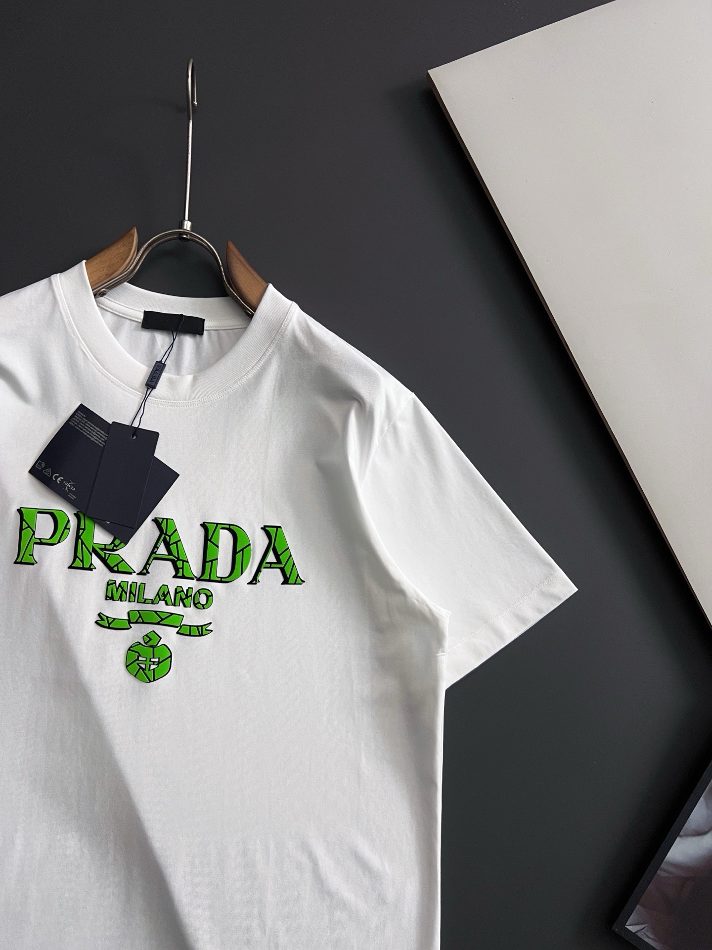 ）Prad*2026Ss🌟独家爆款260g高支抗菌索罗娜科技冰爽棉、印花植绒工艺最新独家爆款*.】简约基础衣橱神器， 休