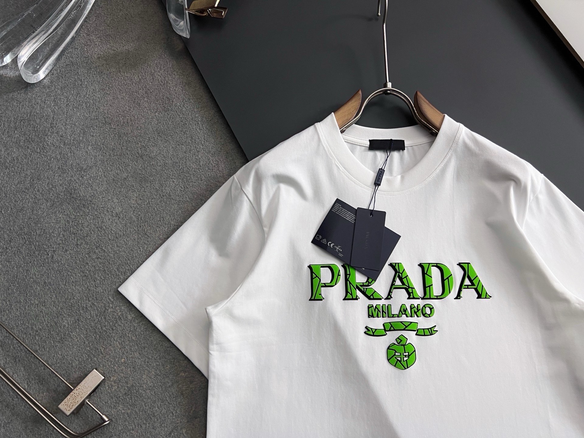 ）Prad*2026Ss🌟独家爆款260g高支抗菌索罗娜科技冰爽棉、印花植绒工艺最新独家爆款*.】简约基础衣橱神器， 休