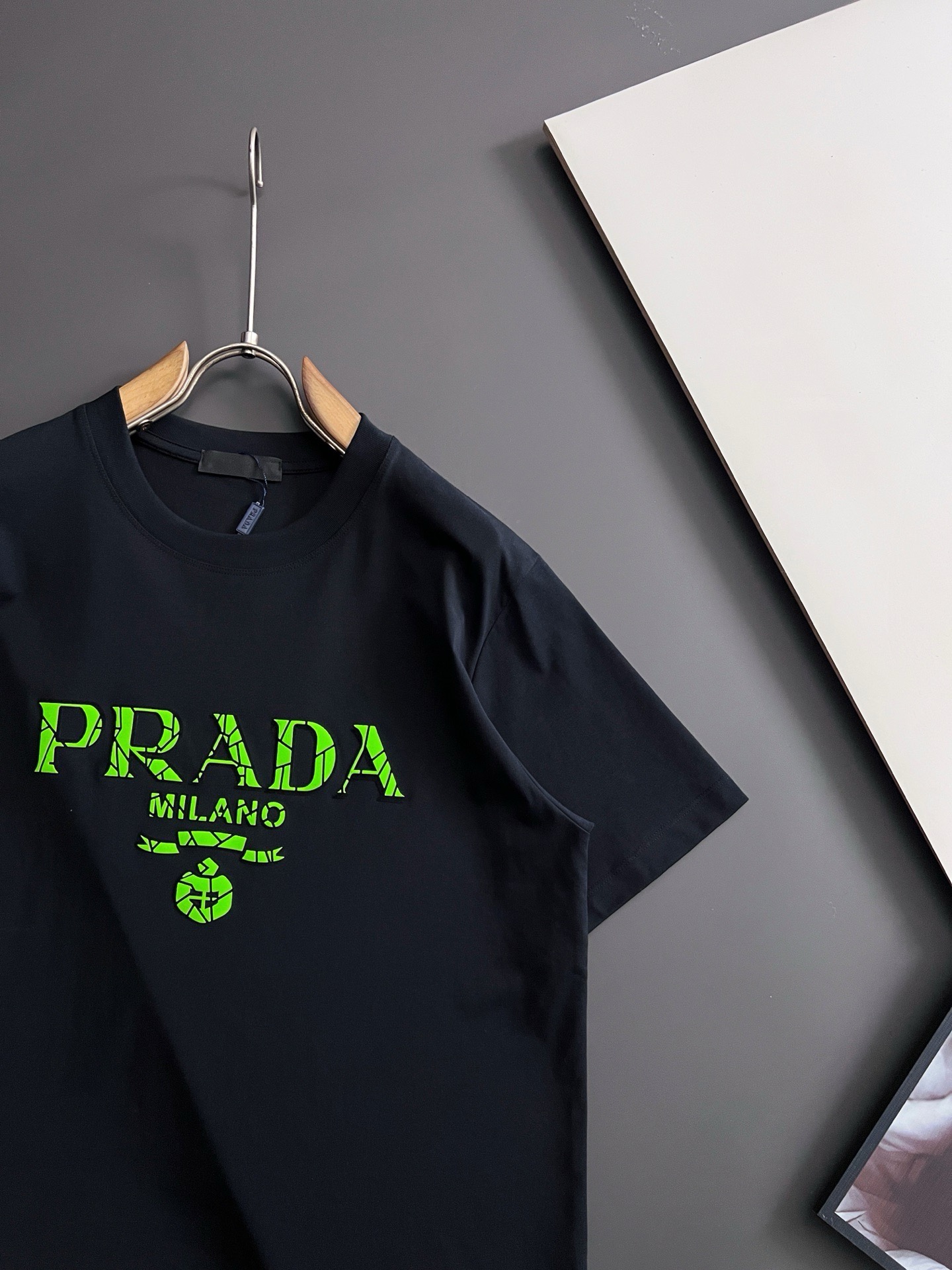 ）Prad*2026Ss🌟独家爆款260g高支抗菌索罗娜科技冰爽棉、印花植绒工艺最新独家爆款*.】简约基础衣橱神器， 休
