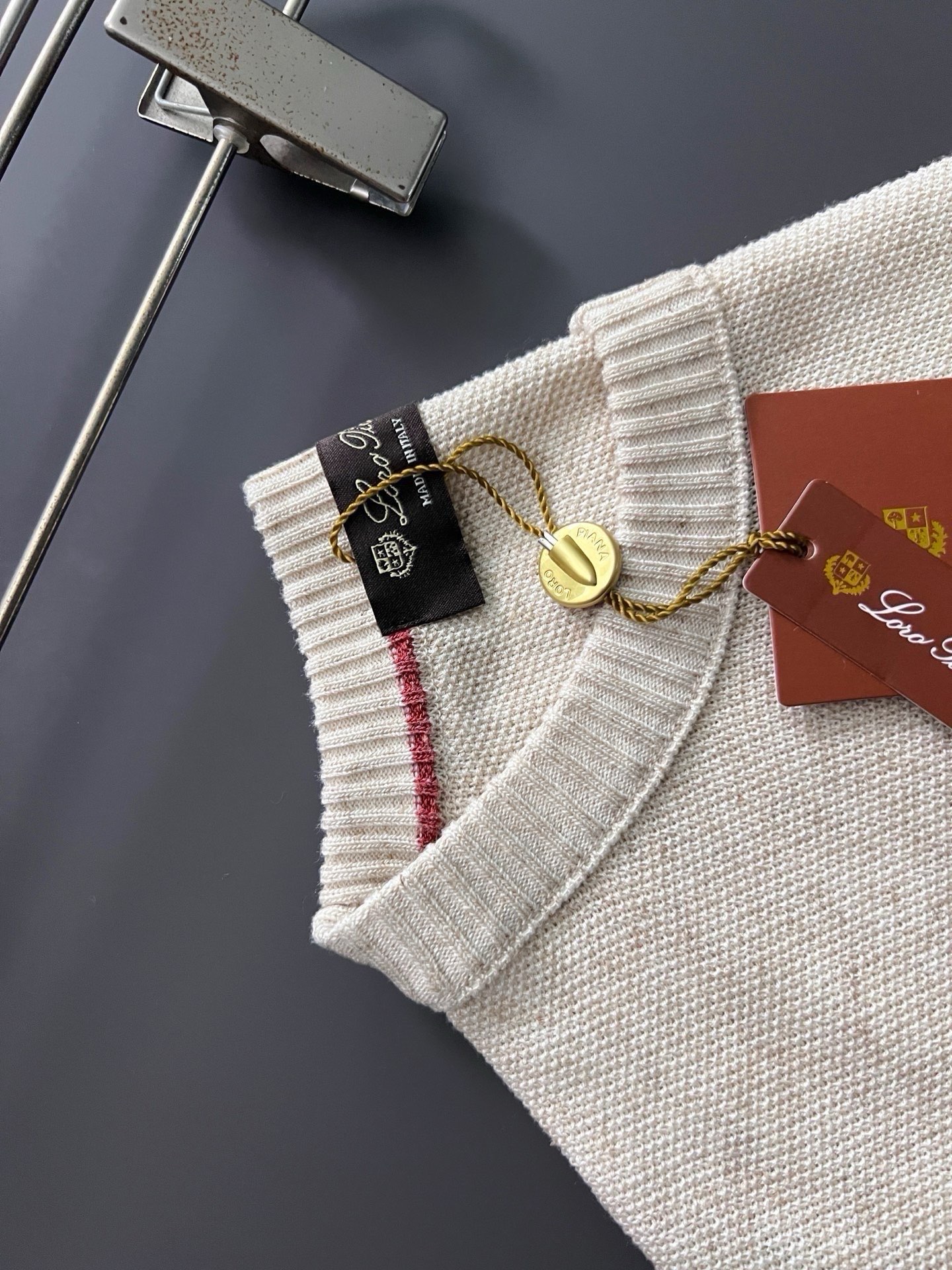 ）Loro piana* 🌟百搭款来了哦！麻棉混纺马鞍肩设计圆领针织衫短袖T恤】解锁夏日万能搭子：男士圆领针织短袖T恤 