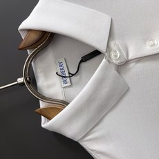 )Bur* 春夏新款男士短袖Polo衫,品牌最新设计元素!既不单调也不复杂,恰到好处的展现品味!客供顶级定制珠地棉面料! )Bur* 春夏新款男士短袖Polo衫,品牌最新设计元素!既不单调也不复杂,恰到好处的展现品味!客供顶级定制珠地棉面料!
