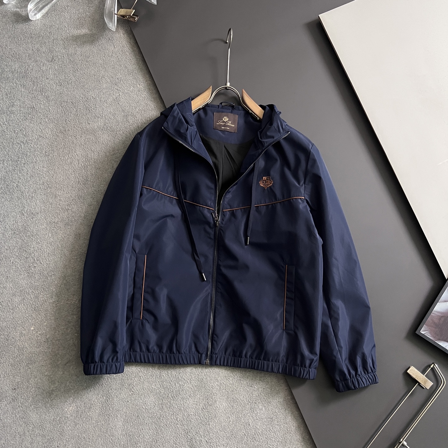 ）Loro Piana*、2026ss秋冬新款发布❤️翻领立领夹克外套，穿上就是舒适自在又显瘦的存在，慵懒而随性，结合干
