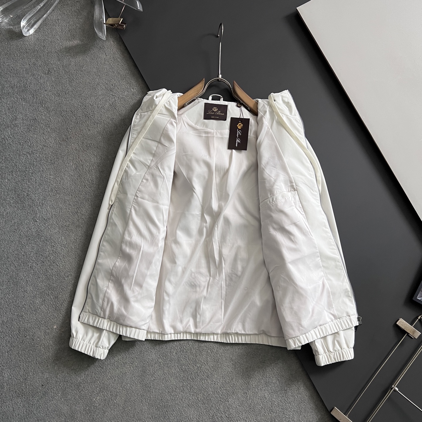）Loro Piana*、2026ss秋冬新款发布❤️翻领立领夹克外套，穿上就是舒适自在又显瘦的存在，慵懒而随性，结合干