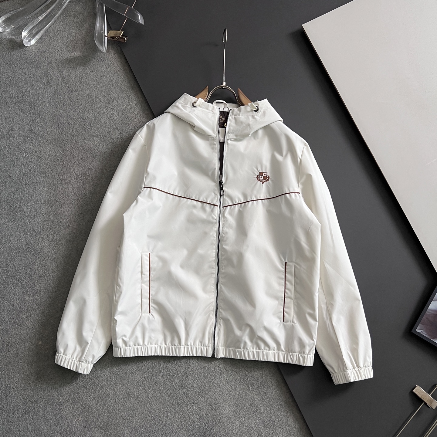）Loro Piana*、2026ss秋冬新款发布❤️翻领立领夹克外套，穿上就是舒适自在又显瘦的存在，慵懒而随性，结合干