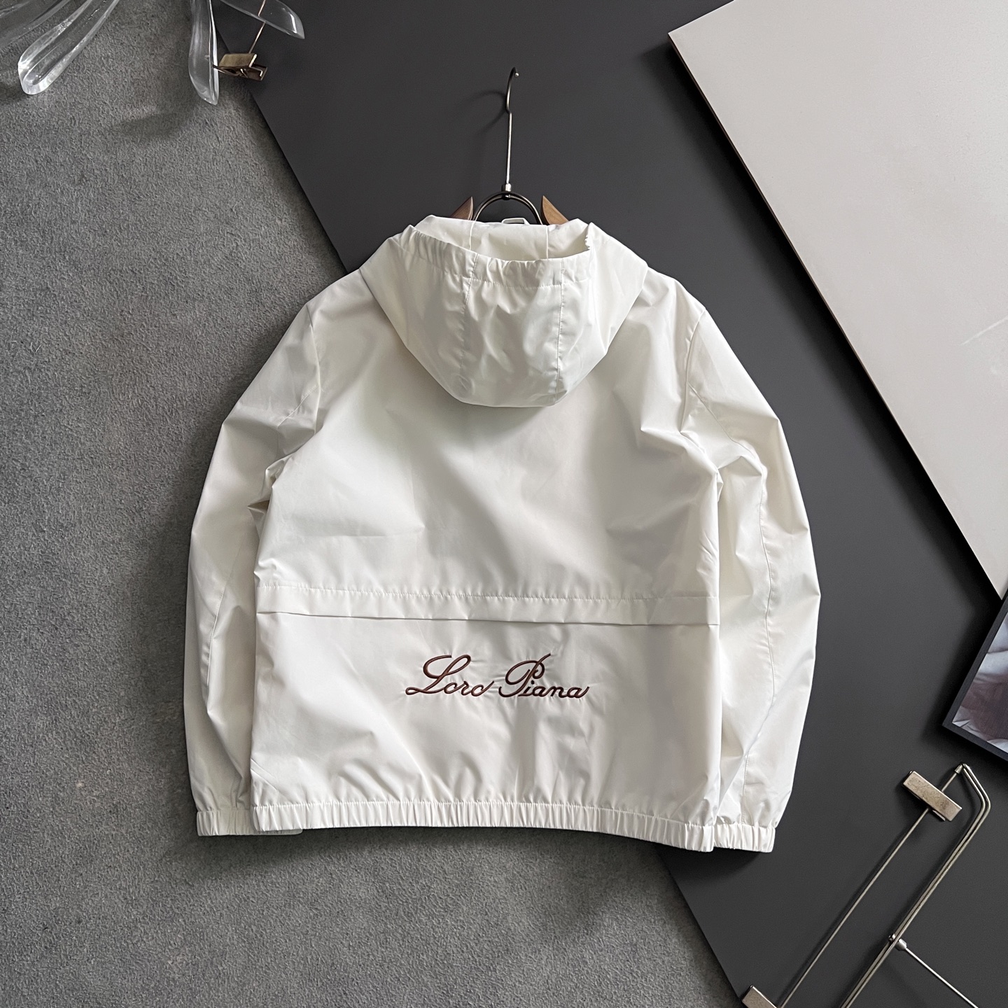 ）Loro Piana*、2026ss秋冬新款发布❤️翻领立领夹克外套，穿上就是舒适自在又显瘦的存在，慵懒而随性，结合干