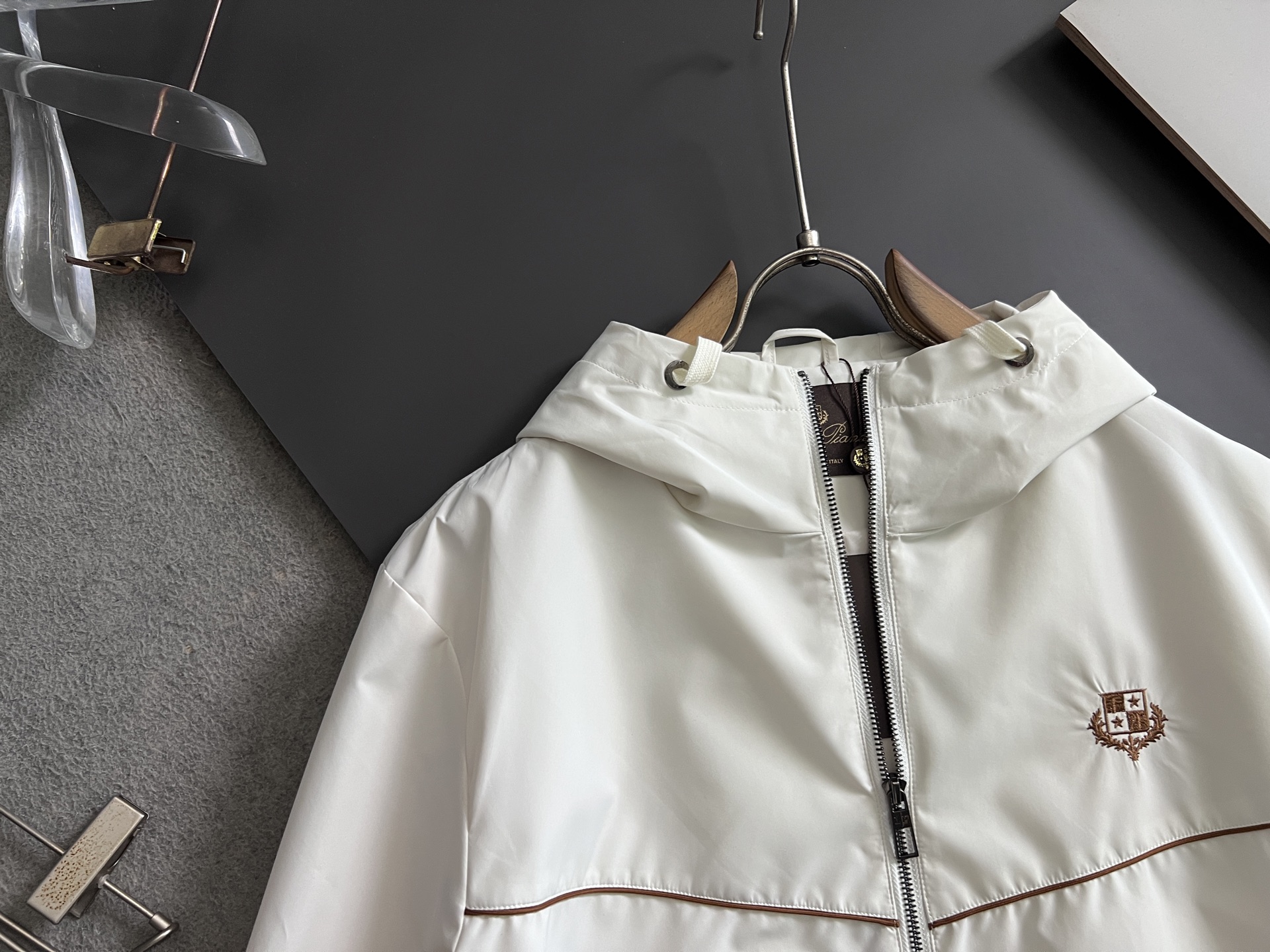 ）Loro Piana*、2026ss秋冬新款发布❤️翻领立领夹克外套，穿上就是舒适自在又显瘦的存在，慵懒而随性，结合干