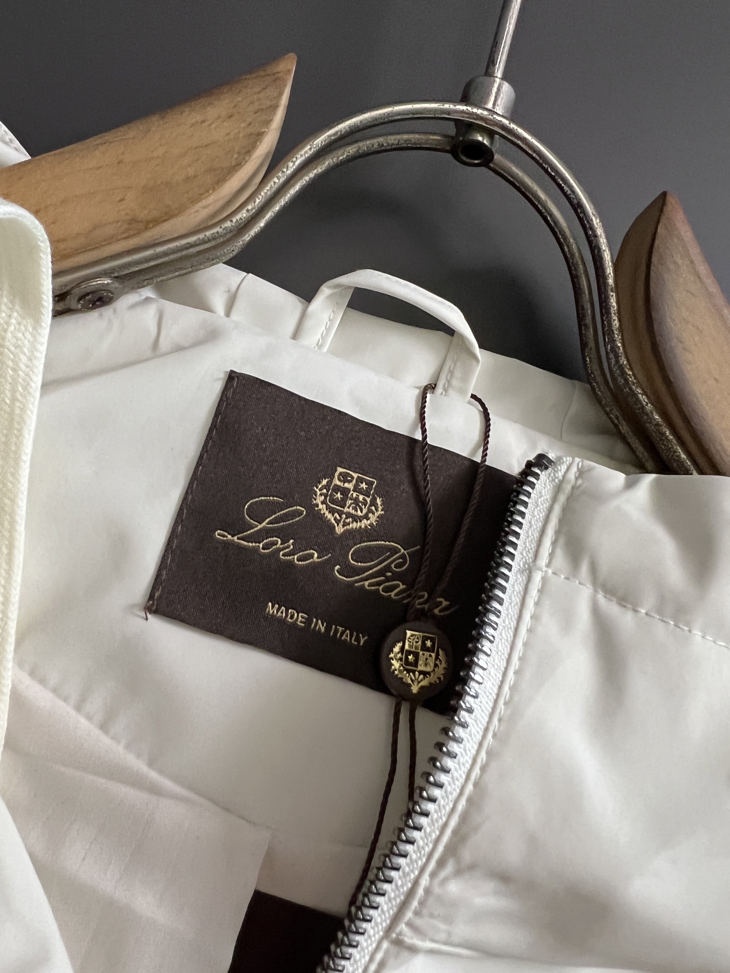 ）Loro Piana*、2026ss秋冬新款发布❤️翻领立领夹克外套，穿上就是舒适自在又显瘦的存在，慵懒而随性，结合干