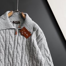 )Loro Piana*🌟高端轻商务毛衣,爆款老钱风秋冬新款针织毛衫,纯色标识条纹工艺设计!钩织标识条纹修饰,设计经典配 )Loro Piana*🌟高端轻商务毛衣,爆款老钱风秋冬新款针织毛衫,纯色标识条纹工艺设计!钩织标识条纹修饰,设计经典配