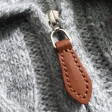 )Loro Piana*🌟高端轻商务毛衣,爆款老钱风秋冬新款针织毛衫,纯色标识条纹工艺设计!钩织标识条纹修饰,设计经典配 )Loro Piana*🌟高端轻商务毛衣,爆款老钱风秋冬新款针织毛衫,纯色标识条纹工艺设计!钩织标识条纹修饰,设计经典配
