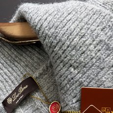 )Loro Piana*🌟高端轻商务毛衣,爆款老钱风秋冬新款针织毛衫,纯色标识条纹工艺设计!钩织标识条纹修饰,设计经典配 )Loro Piana*🌟高端轻商务毛衣,爆款老钱风秋冬新款针织毛衫,纯色标识条纹工艺设计!钩织标识条纹修饰,设计经典配