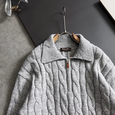 )Loro Piana*🌟高端轻商务毛衣,爆款老钱风秋冬新款针织毛衫,纯色标识条纹工艺设计!钩织标识条纹修饰,设计经典配 )Loro Piana*🌟高端轻商务毛衣,爆款老钱风秋冬新款针织毛衫,纯色标识条纹工艺设计!钩织标识条纹修饰,设计经典配