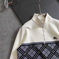 )2026秋冬新品🔷🔷 BURBER半拉链立领空气层卫衣 源自品牌经典英伦绅士设计脉络 立体竖向肌理清晰细腻 )2026秋冬新品🔷🔷 BURBER半拉链立领空气层卫衣 源自品牌经典英伦绅士设计脉络 立体竖向肌理清晰细腻