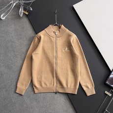 )BC.26Fw🌟秋冬新款男女同款高克重针织羊毛开衫,配色标识条纹工艺设计!钩织标识条纹修饰,设计经典配色钩织设计!此款 )BC.26Fw🌟秋冬新款男女同款高克重针织羊毛开衫,配色标识条纹工艺设计!钩织标识条纹修饰,设计经典配色钩织设计!此款