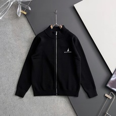 )BC.26Fw🌟秋冬新款男女同款高克重针织羊毛开衫,配色标识条纹工艺设计!钩织标识条纹修饰,设计经典配色钩织设计!此款 )BC.26Fw🌟秋冬新款男女同款高克重针织羊毛开衫,配色标识条纹工艺设计!钩织标识条纹修饰,设计经典配色钩织设计!此款