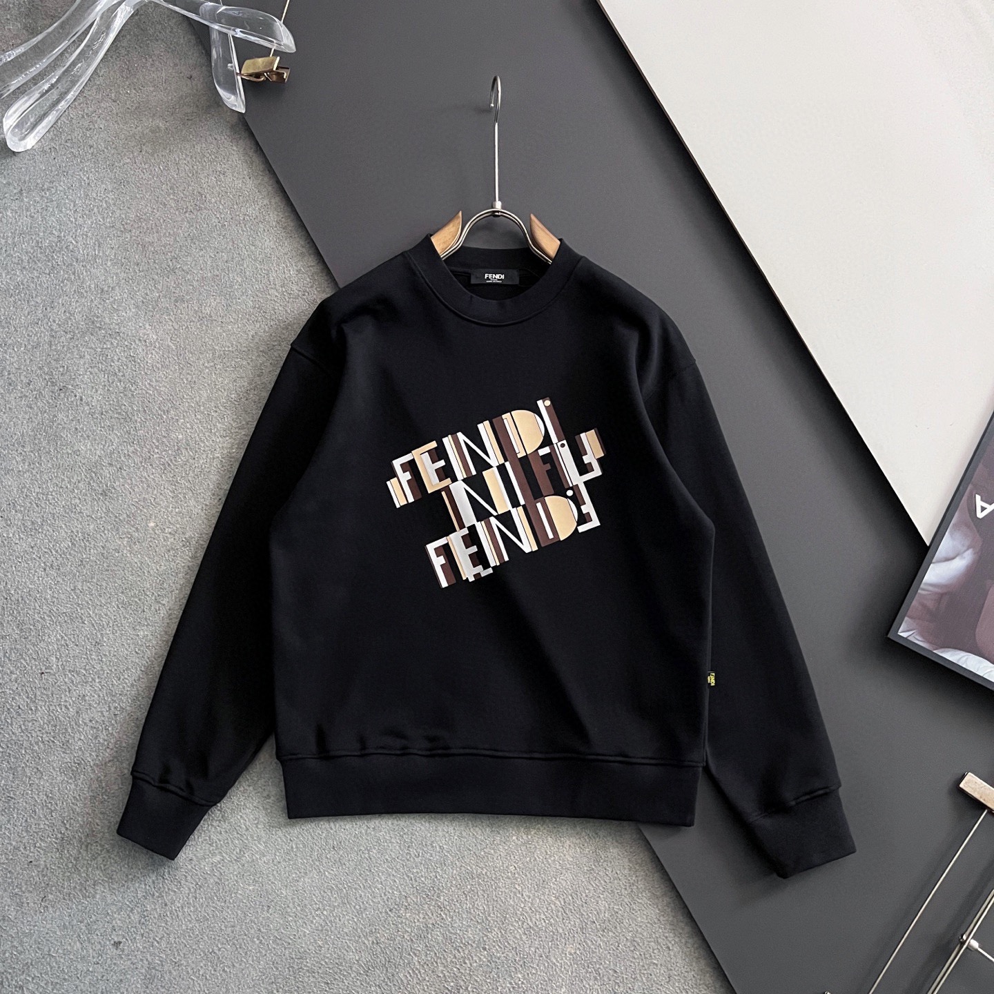 Fend*🌟秋冬卫衣精美工艺圆领款，独家特制纯棉410克面料升级水洗大毛圈、柔软贴身科技面料，定制原版螺纹，档次极高，工