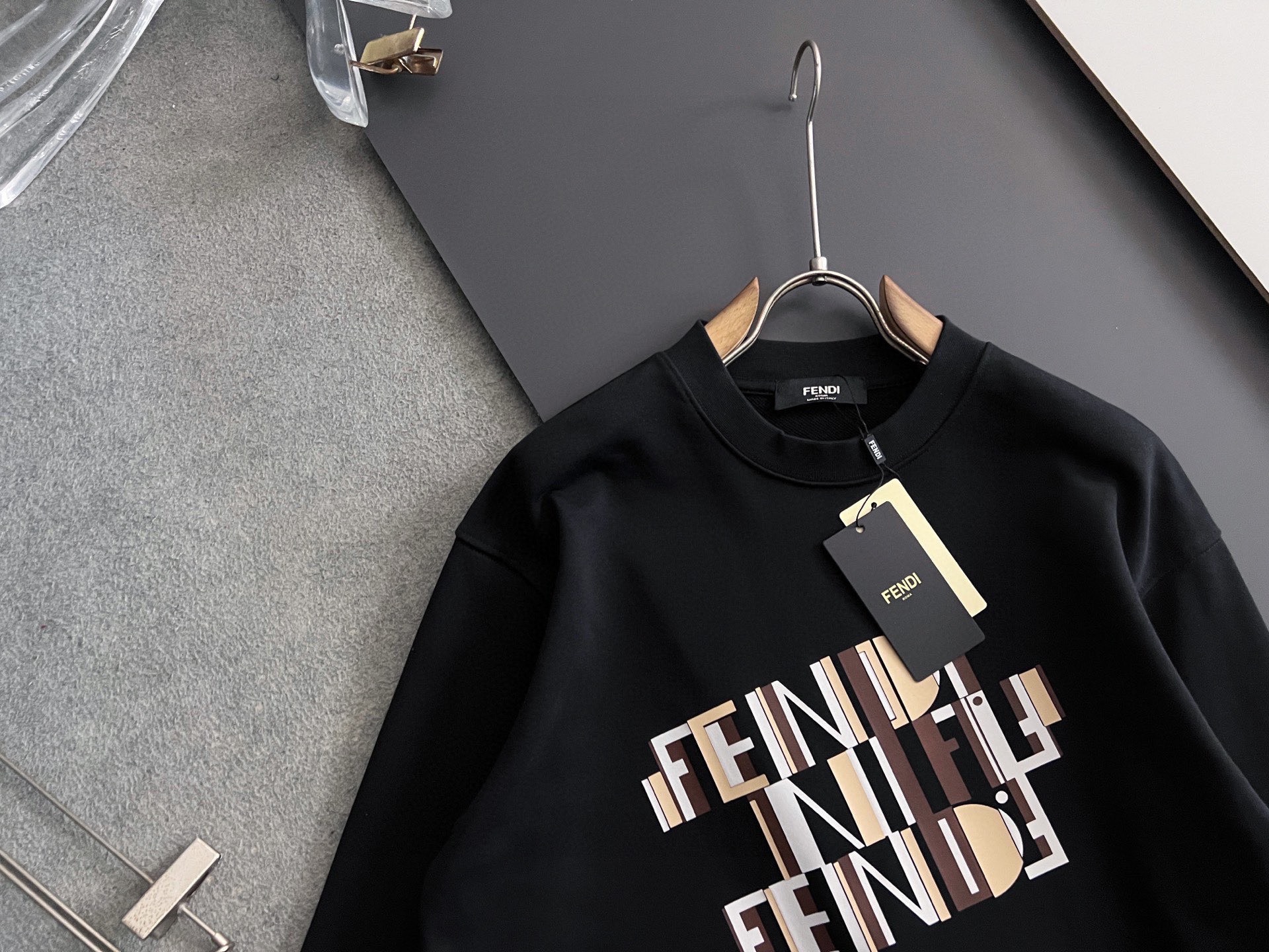 Fend*🌟秋冬卫衣精美工艺圆领款，独家特制纯棉410克面料升级水洗大毛圈、柔软贴身科技面料，定制原版螺纹，档次极高，工