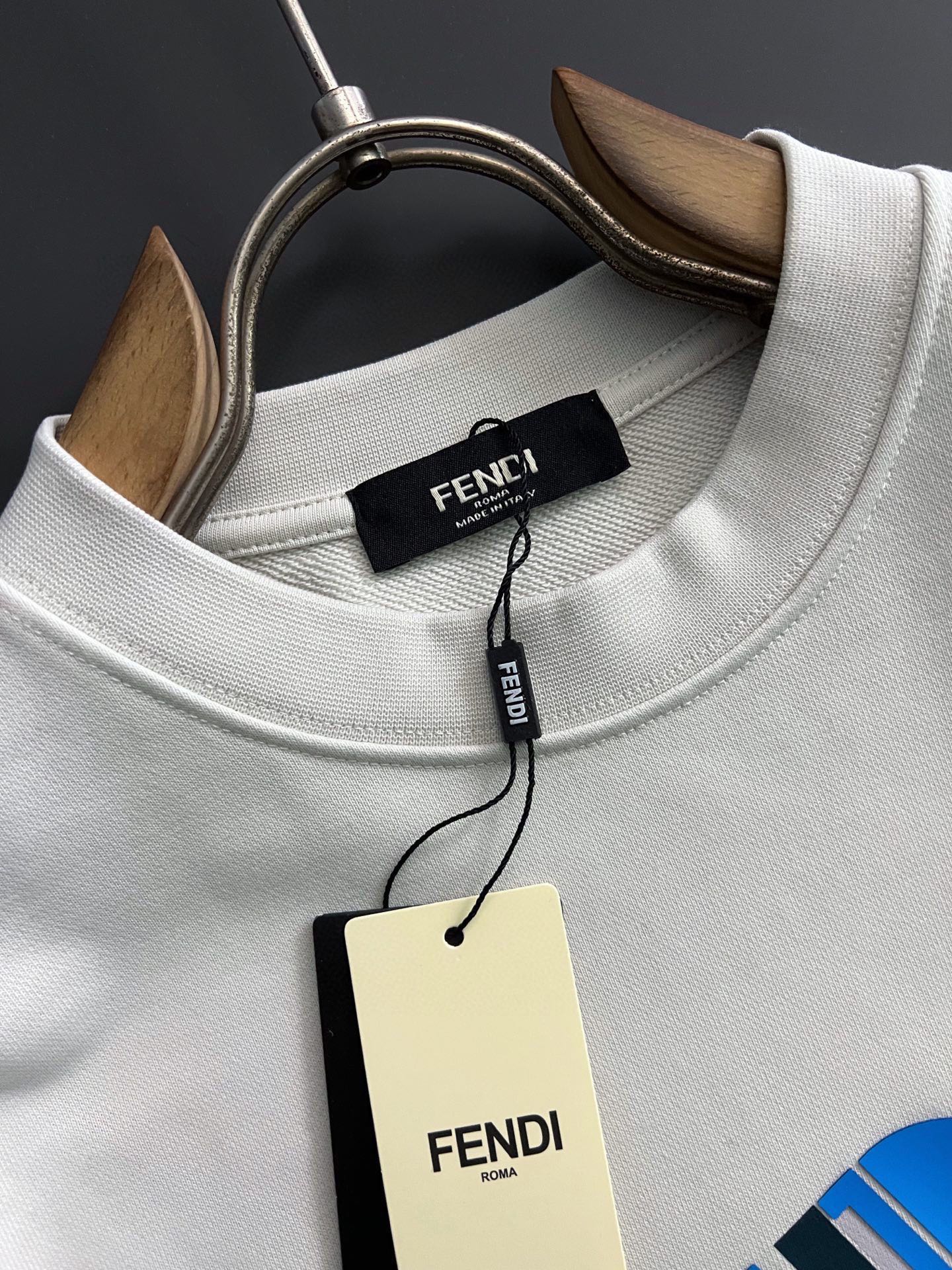 Fend*🌟秋冬卫衣精美工艺圆领款，独家特制纯棉410克面料升级水洗大毛圈、柔软贴身科技面料，定制原版螺纹，档次极高，工