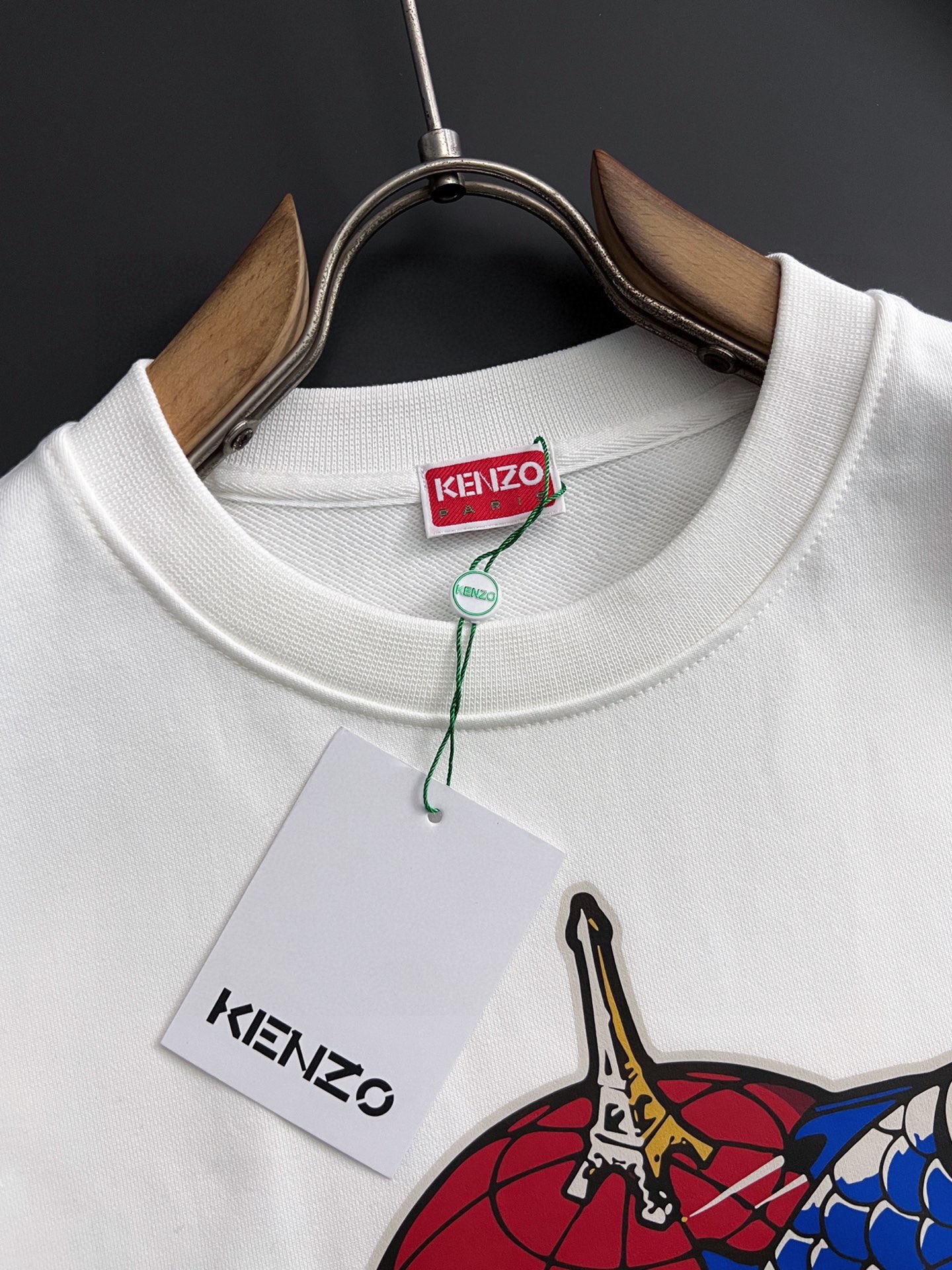 ）Kenz*！🌟独家定制。 15年专业卫衣，无论是面料上还是版型上都是完美越级，精美工艺圆领款，独家特制纯棉380克面料