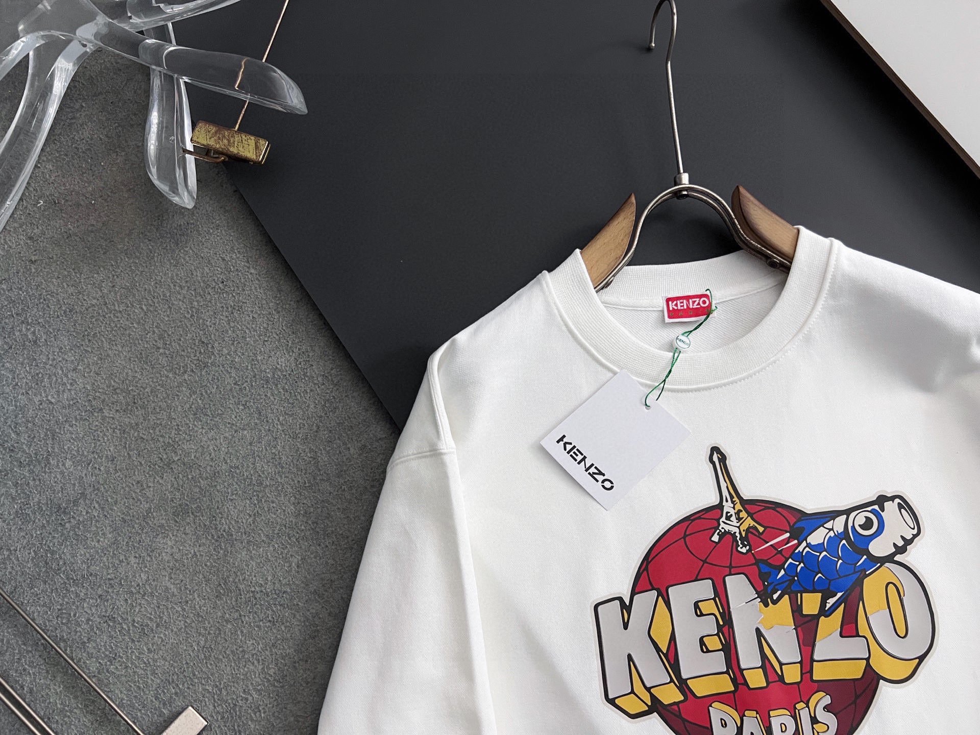 ）Kenz*！🌟独家定制。 15年专业卫衣，无论是面料上还是版型上都是完美越级，精美工艺圆领款，独家特制纯棉380克面料