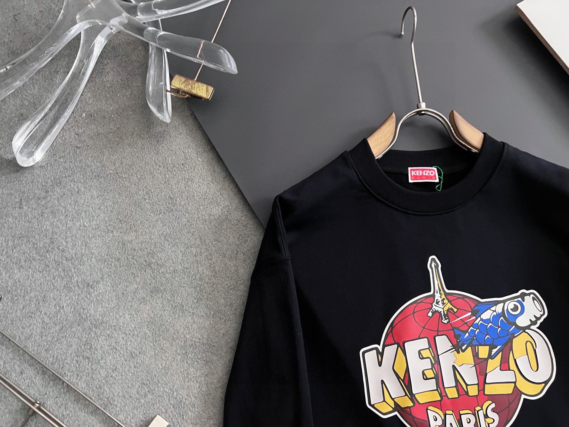 ）Kenz*！🌟独家定制。 15年专业卫衣，无论是面料上还是版型上都是完美越级，精美工艺圆领款，独家特制纯棉380克面料