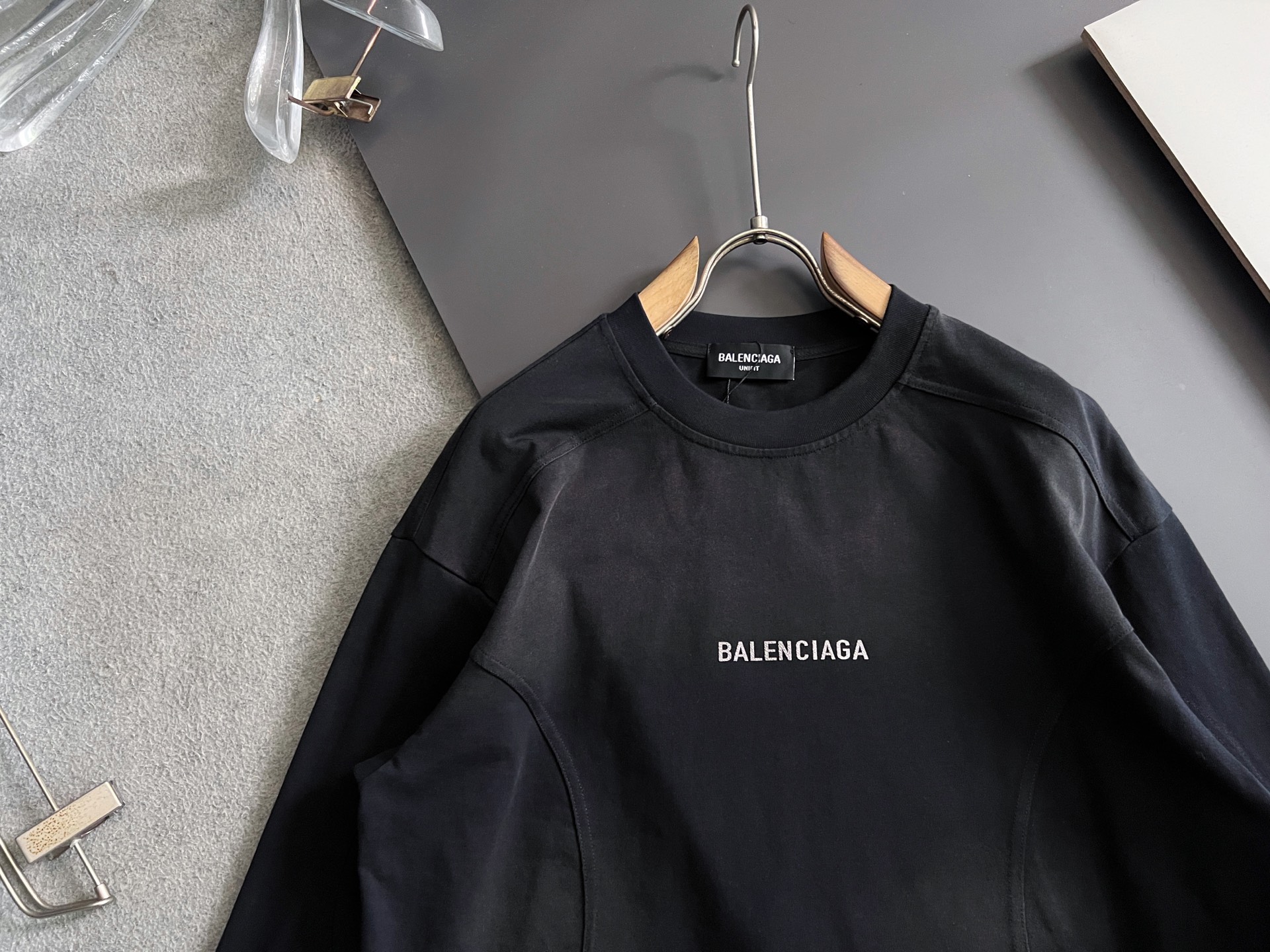 ）Bal*秋冬卫衣重磅水洗工艺圆领款，独家特制纯棉410克面料升级水洗大毛圈、柔软贴身科技面料，定制原版螺纹，档次极高，