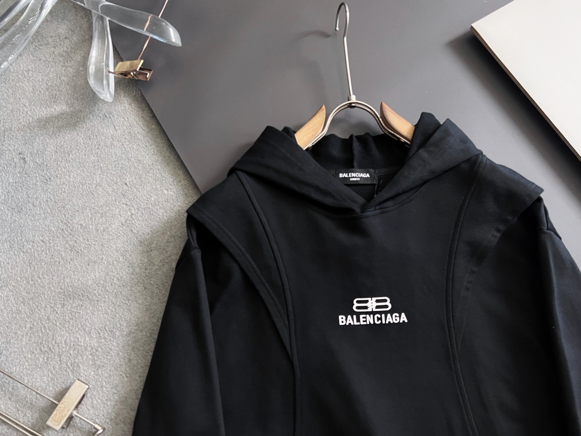 ）Bal*秋冬卫衣重磅水洗工艺圆领款，独家特制纯棉580克面料升级水洗大毛圈、柔软贴身科技面料，定制原版螺纹，档次极高，