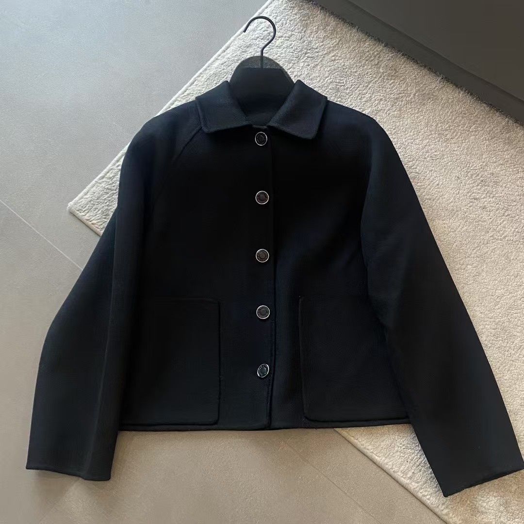 NO:931283,The exclusive first release of high-end original quality Hemer new early autumn coats!  , a must-have stacking tool for fashionistas!  Purely handmade double-sided cashmere coat!  The elegant lapel shirt-style silhouette design is handsome and fashionable!  The imported 90% wool and 10% cashmere fabric has a delicate texture, is soft, wide and stylish, and has an unobtrusive H-shaped look with a capable temperament!  Versatile and fashionable upper body makes you slim and tall!  Perfect workmanship depends on the details. SML, Hermès-clothing, hermes, jackets & coats, shirts,19860909独家首发高端原单品质Hemer早秋新品 大衣外套！,时髦精必入叠搭神器！纯手工制作双面尼羊绒大衣！气质翻领衬衫式廓型设计帅气又时髦！进口90羊毛10羊绒面料质感细腻柔软挺阔有型,不挑人H版型气质干练！百搭时髦上身显瘦又高挑！完美做工品质看细节.SML,爱马仕-服装,hermes,jackets & coats,shirts,,Women's clothing