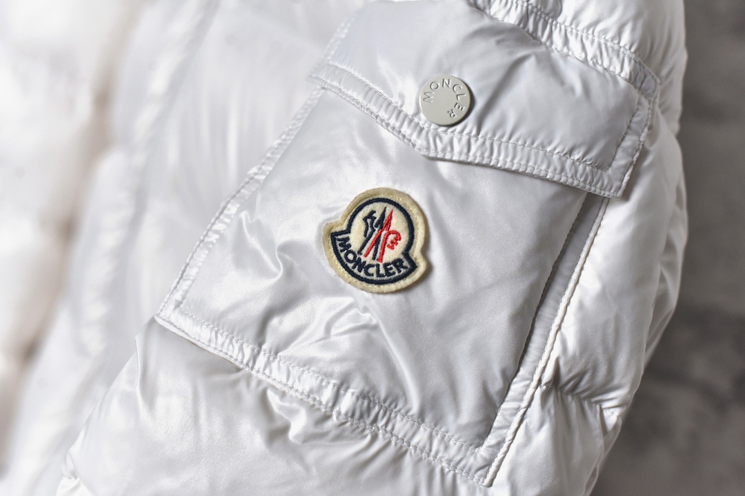 图片[3]-#SG 巅峰版 Moncler Maya 白玛雅 「专供高端客户」🔺 真正独家填充国标90白鹅绒，不是国标90绒包退包赔，拉链五金独立开模制作。刺绣，纱线 经过计算机测绘 %99.99还原度 面料采用进口原渠道高密度纳米级面料 内里充绒超级饱满。无需过多赘述，欢迎货比三家，全年可售后，放心消费 尺码：1 2 3 4 5 6-选品中心