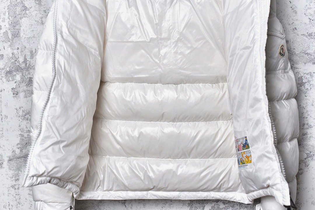 图片[5]-#SG 巅峰版 Moncler Maya 白玛雅 「专供高端客户」🔺 真正独家填充国标90白鹅绒，不是国标90绒包退包赔，拉链五金独立开模制作。刺绣，纱线 经过计算机测绘 %99.99还原度 面料采用进口原渠道高密度纳米级面料 内里充绒超级饱满。无需过多赘述，欢迎货比三家，全年可售后，放心消费 尺码：1 2 3 4 5 6-选品中心